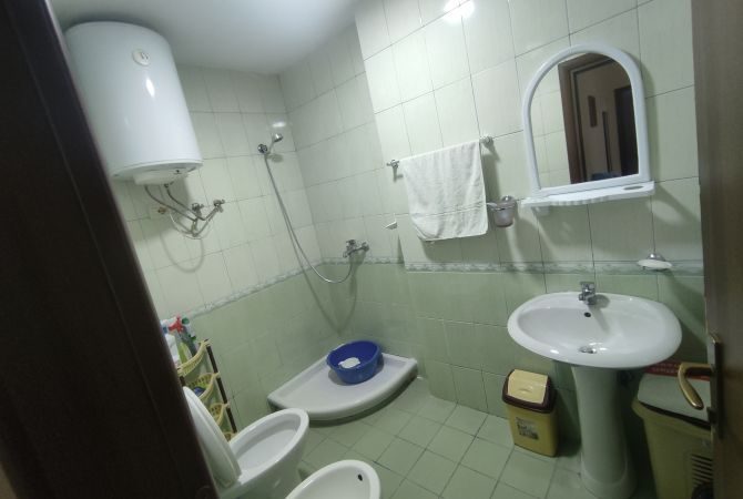 Shtepi me qera Apartament ne Tirane, 1+1, Mobilimi E mobiluar, Pagesa 260  Euro.