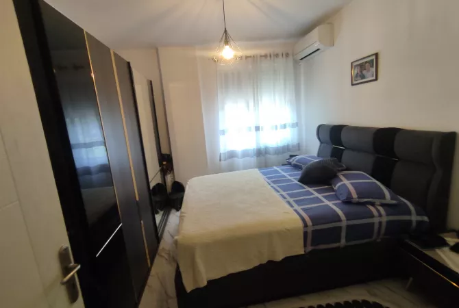 Shtepi me qera Apartament ne Tirane, 1+1, Mobilimi E mobiluar, Pagesa 300  Euro.
