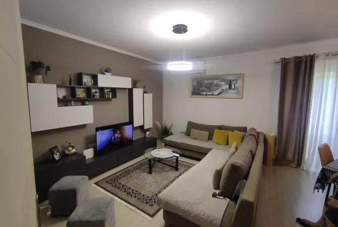 Shtepi me qera 2+1 ne Tirane - 300 Euro