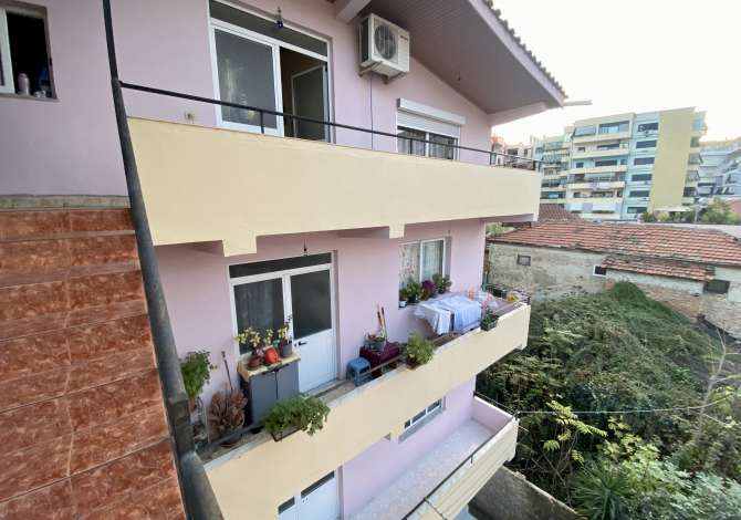 Shtepi ne shitje  ne Tirane, 2+1, Mobilimi E mobiluar, Pagesa 400,000  Euro.