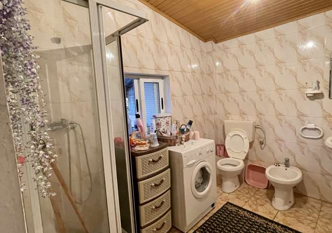 Shtepi ne shitje  ne Tirane, 2+1, Mobilimi E mobiluar, Pagesa 400,000  Euro.