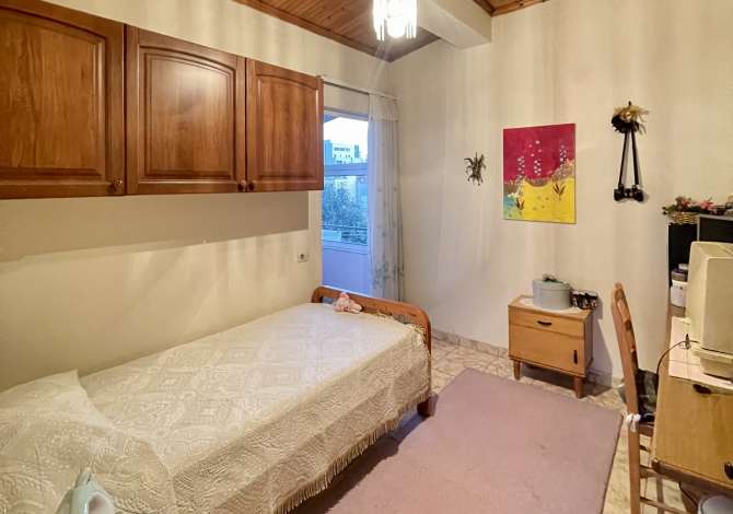 Shtepi ne shitje  ne Tirane, 2+1, Mobilimi E mobiluar, Pagesa 400,000  Euro.