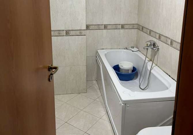 Shtepi me qera  ne Tirane, 3+1, Mobilimi E mobiluar, Pagesa 600  Euro.