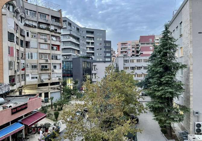 Shtepi me qera  ne Tirane, 3+1, Mobilimi E mobiluar, Pagesa 600  Euro.