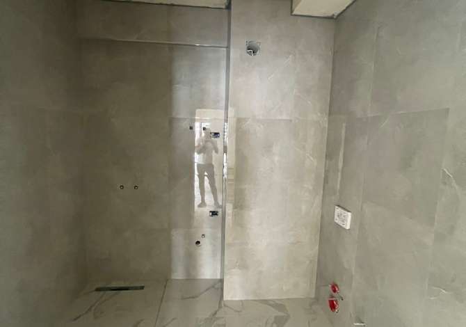 Shtepi ne shitje Apartament ne Tirane, 2+1, Mobilimi Bosh, pa mobiluar, Pagesa 148,000  Euro.