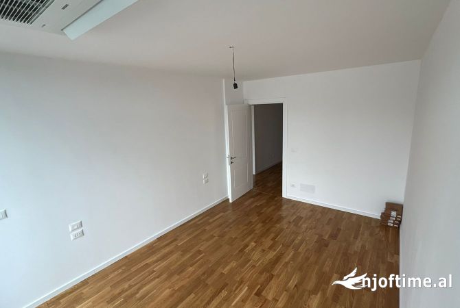 Jepet me qera zyre tek Lake View Residence