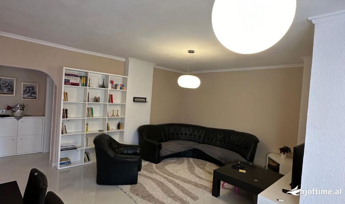 Shtepi me qera Apartament ne Tirane, 3+1, Mobilimi E mobiluar, Pagesa 800  Euro.