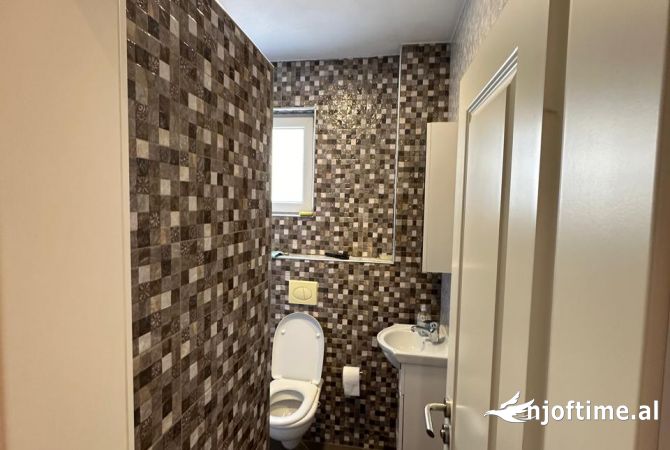 Shtepi me qera Apartament ne Tirane, 3+1, Mobilimi E mobiluar, Pagesa 800  Euro.