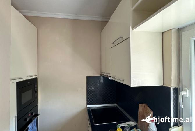 Shtepi me qera Apartament ne Tirane, 3+1, Mobilimi E mobiluar, Pagesa 800  Euro.
