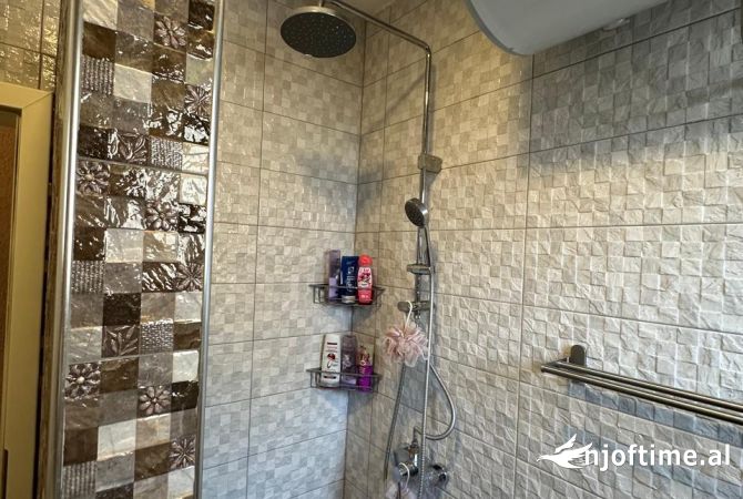 Shtepi me qera Apartament ne Tirane, 3+1, Mobilimi E mobiluar, Pagesa 800  Euro.