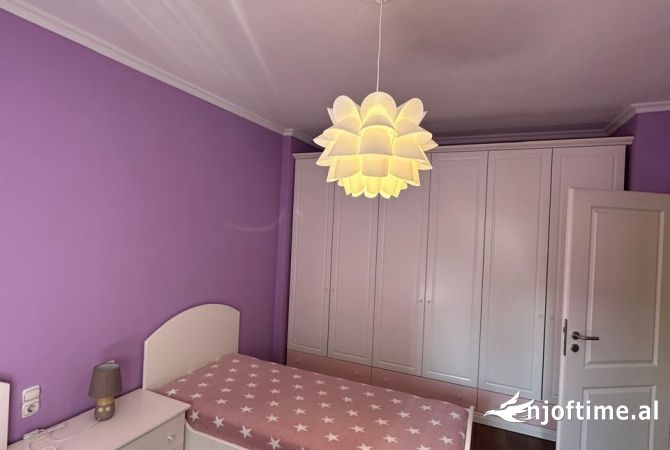 Shtepi me qera Apartament ne Tirane, 3+1, Mobilimi E mobiluar, Pagesa 800  Euro.