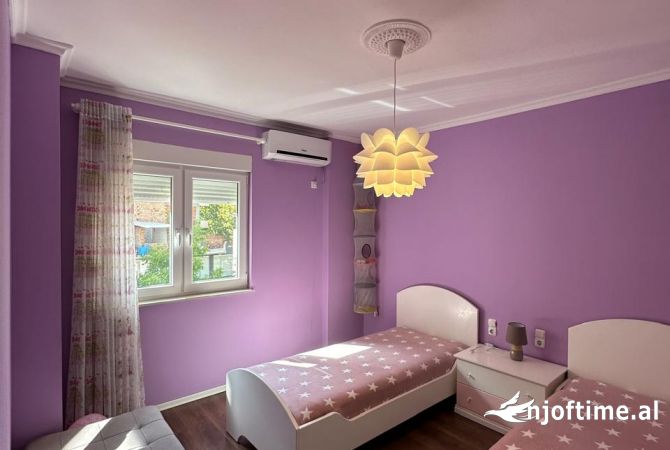 Shtepi me qera Apartament ne Tirane, 3+1, Mobilimi E mobiluar, Pagesa 800  Euro.