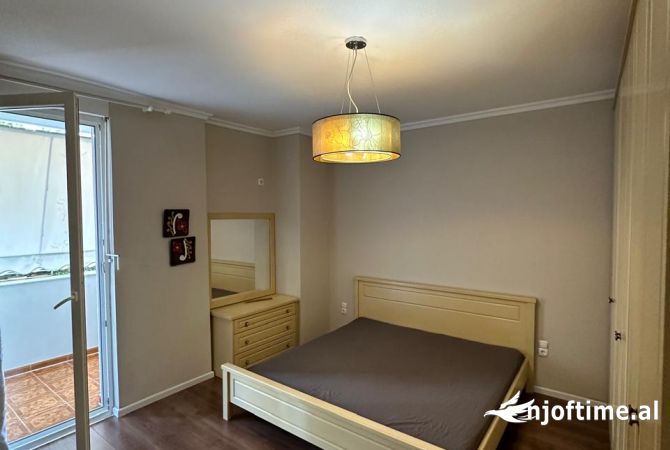 Shtepi me qera Apartament ne Tirane, 3+1, Mobilimi E mobiluar, Pagesa 800  Euro.