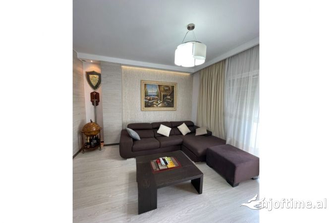 Shtepi me qera 2+1 ne Tirane - 800 Euro
