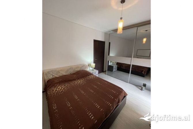 Shtepi me qera Apartament ne Tirane, 2+1, Mobilimi E mobiluar, Pagesa 800  Euro.