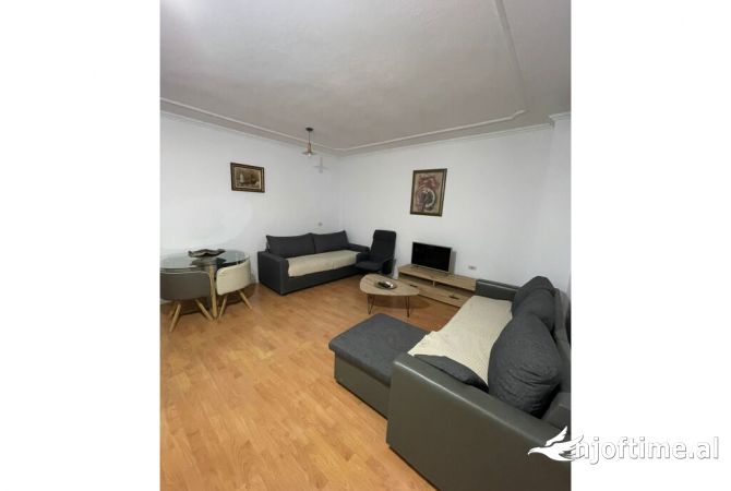 Shtepi me qera 2+1 ne Tirane - 700 Euro