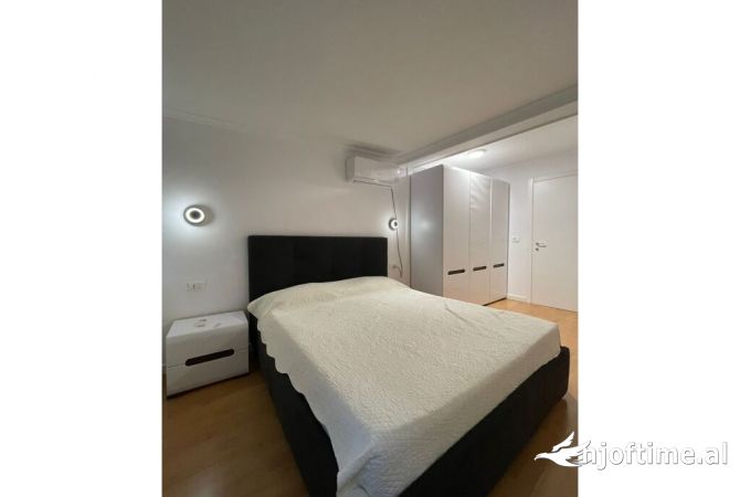Shtepi me qera Apartament ne Tirane, 2+1, Mobilimi E mobiluar, Pagesa 700  Euro.