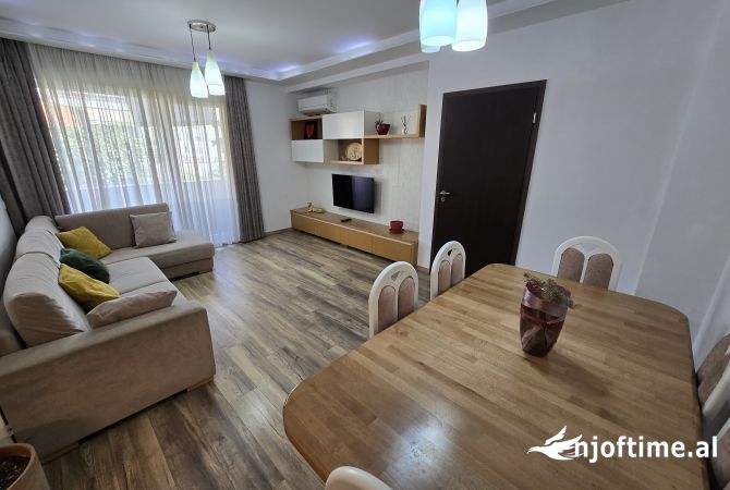 Shtepi me qera Apartament ne Tirane, 2+1, Mobilimi E mobiluar, Pagesa 800  Euro.