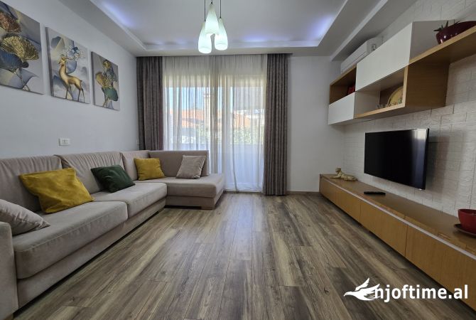 Shtepi me qera 2+1 ne Tirane - 800 Euro