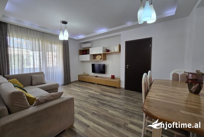 Shtepi me qera Apartament ne Tirane, 2+1, Mobilimi E mobiluar, Pagesa 800  Euro.