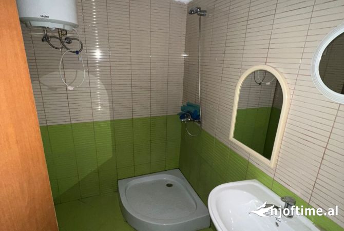 Shtepi ne shitje Apartament ne Tirane, 2+1, Mobilimi Bosh, pa mobiluar, Pagesa 125,000  Euro.
