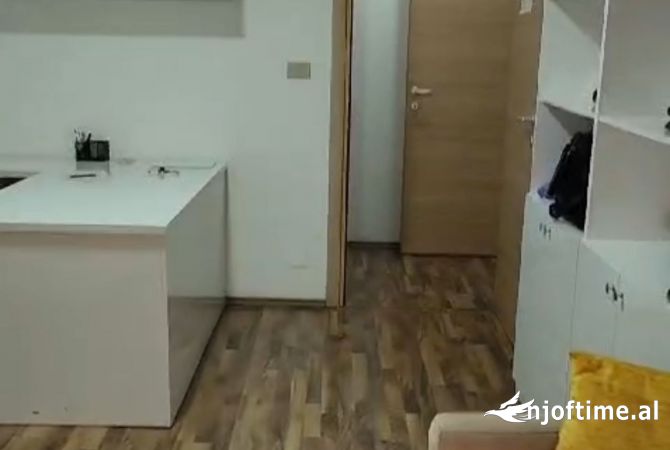 Ambient biznesi me qera 3+1 ne Tirane - 1,050 Euro