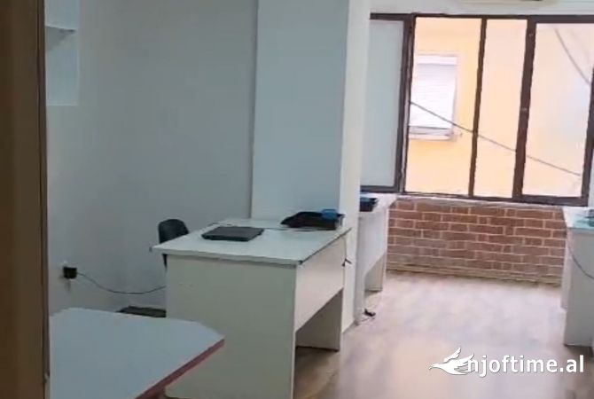 Ambient biznesi me qera 3+1 ne Tirane - 1,050 Euro