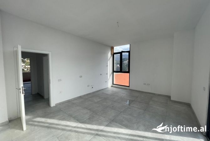 Shtepi ne shitje Penthose(kati i fundit panoramik) ne Tirane, 2+1, Mobilimi Bosh, pa mobiluar, Pagesa 144,830  Euro.