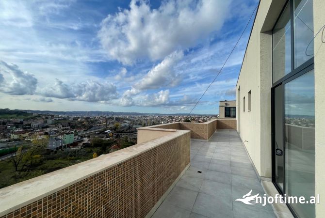 Shtepi ne shitje Penthose(kati i fundit panoramik) ne Tirane, 2+1, Mobilimi Bosh, pa mobiluar, Pagesa 144,830  Euro.