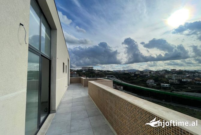 Shtepi ne shitje Penthose(kati i fundit panoramik) ne Tirane, 2+1, Mobilimi Bosh, pa mobiluar, Pagesa 130,000  Euro.