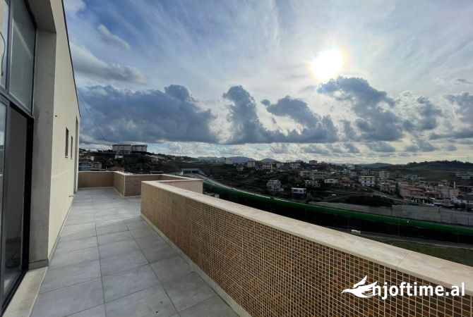 Shtepi ne shitje Penthose(kati i fundit panoramik) ne Tirane, 2+1, Mobilimi Bosh, pa mobiluar, Pagesa 130,000  Euro.
