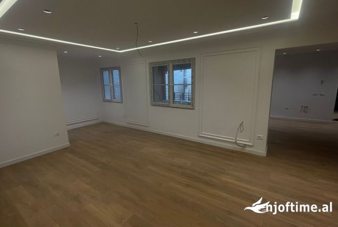 Jepet me qera ambjent biznesi me qera