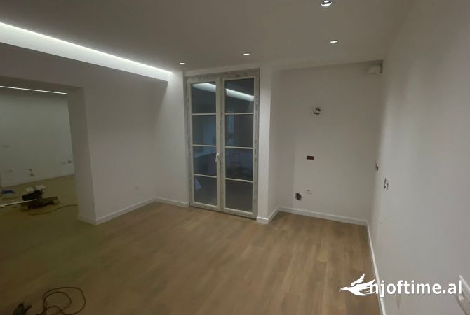 Ambient biznesi me qera 3+1 ne Tirane - 1,300 Euro