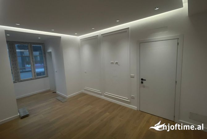 Ambiente Commerciale in Affitto 3+1 a Tirana - 1,300 Euro