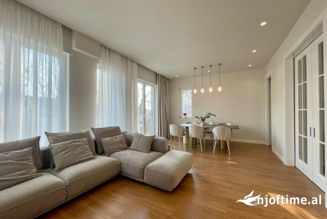 Shtepi me qera Vila Luksoze ne Tirane, 3+1, Mobilimi E mobiluar, Pagesa 4,000  Euro.