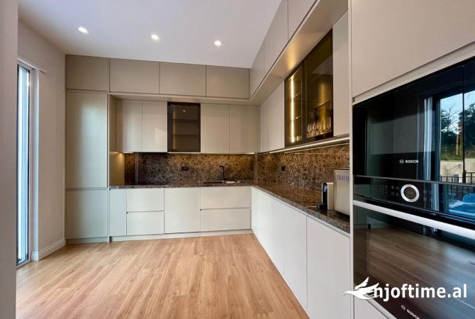 Shtepi me qera Vila Luksoze ne Tirane, 3+1, Mobilimi E mobiluar, Pagesa 4,000  Euro.