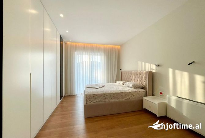 Shtepi me qera Vila Luksoze ne Tirane, 3+1, Mobilimi E mobiluar, Pagesa 4,000  Euro.