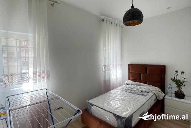 Shtepi me qera Shtepi Private ne Tirane, 2+1, Mobilimi E mobiluar, Pagesa 800  Euro.
