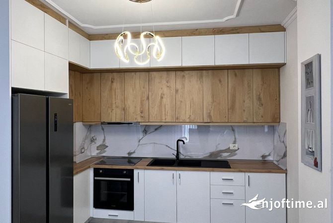 Shtepi ne shitje Apartament ne Tirane, 2+1, Mobilimi E mobiluar, Pagesa 146,000  Euro.