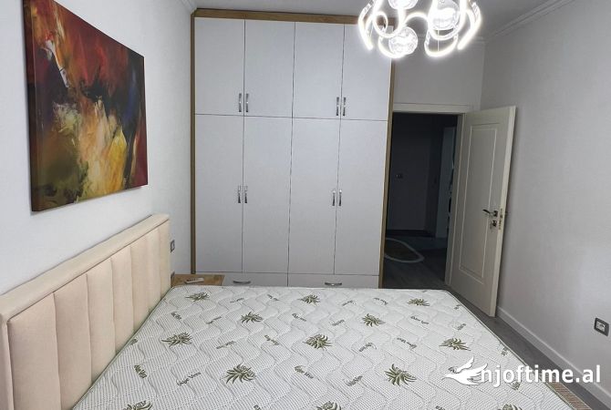 Shtepi ne shitje Apartament ne Tirane, 2+1, Mobilimi E mobiluar, Pagesa 146,000  Euro.