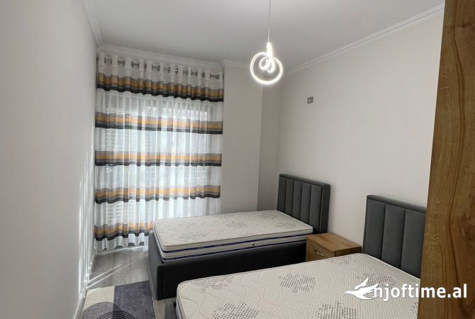 Shtepi ne shitje Apartament ne Tirane, 2+1, Mobilimi E mobiluar, Pagesa 146,000  Euro.