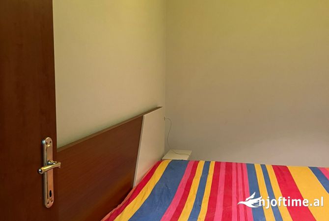 Shtepi ne shitje Apartament ne Tirane, 2+1, Mobilimi E mobiluar, Pagesa 125,000  Euro.