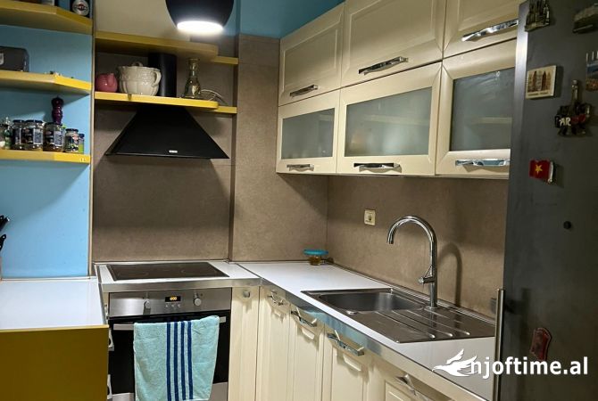 Shtepi ne shitje Apartament ne Tirane, 2+1, Mobilimi E mobiluar, Pagesa 125,000  Euro.