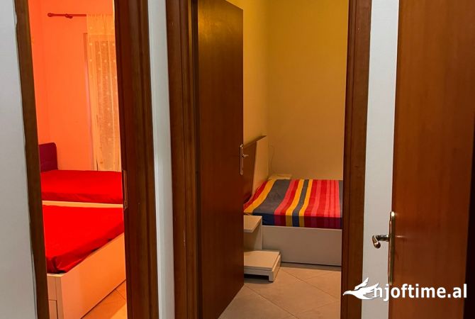 Shtepi ne shitje Apartament ne Tirane, 2+1, Mobilimi E mobiluar, Pagesa 125,000  Euro.