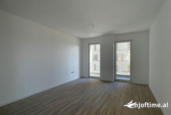 Shtepi ne shitje Apartament ne Tirane, 2+1, Mobilimi Bosh, pa mobiluar, Pagesa 137,000  Euro.