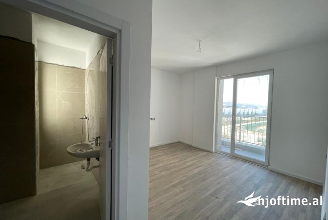 Shtepi ne shitje Apartament ne Tirane, 2+1, Mobilimi Bosh, pa mobiluar, Pagesa 137,000  Euro.