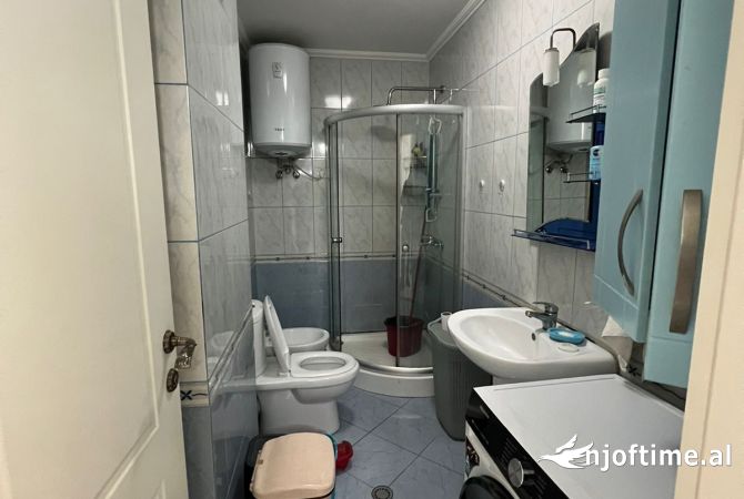 Shtepi me qera Apartament ne Tirane, 2+1, Mobilimi E mobiluar, Pagesa 50,000  Leke.