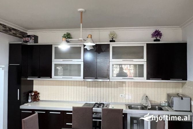 Shtepi me qera 2+1 ne Tirane - 50,000 Leke