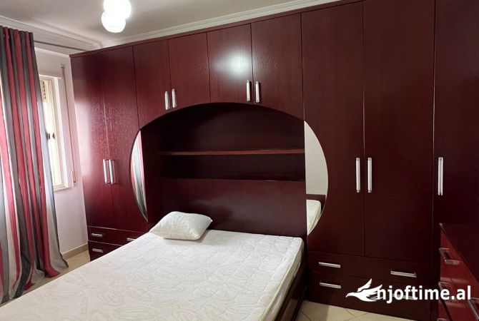 Shtepi me qera Apartament ne Tirane, 2+1, Mobilimi E mobiluar, Pagesa 50,000  Leke.