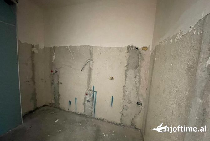 Shtepi ne shitje Apartament ne Durres, 2+1, Mobilimi Bosh, pa mobiluar, Pagesa 102,000  Euro.